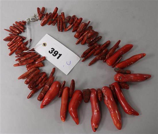 A coral necklace with silver clasp, 20in.